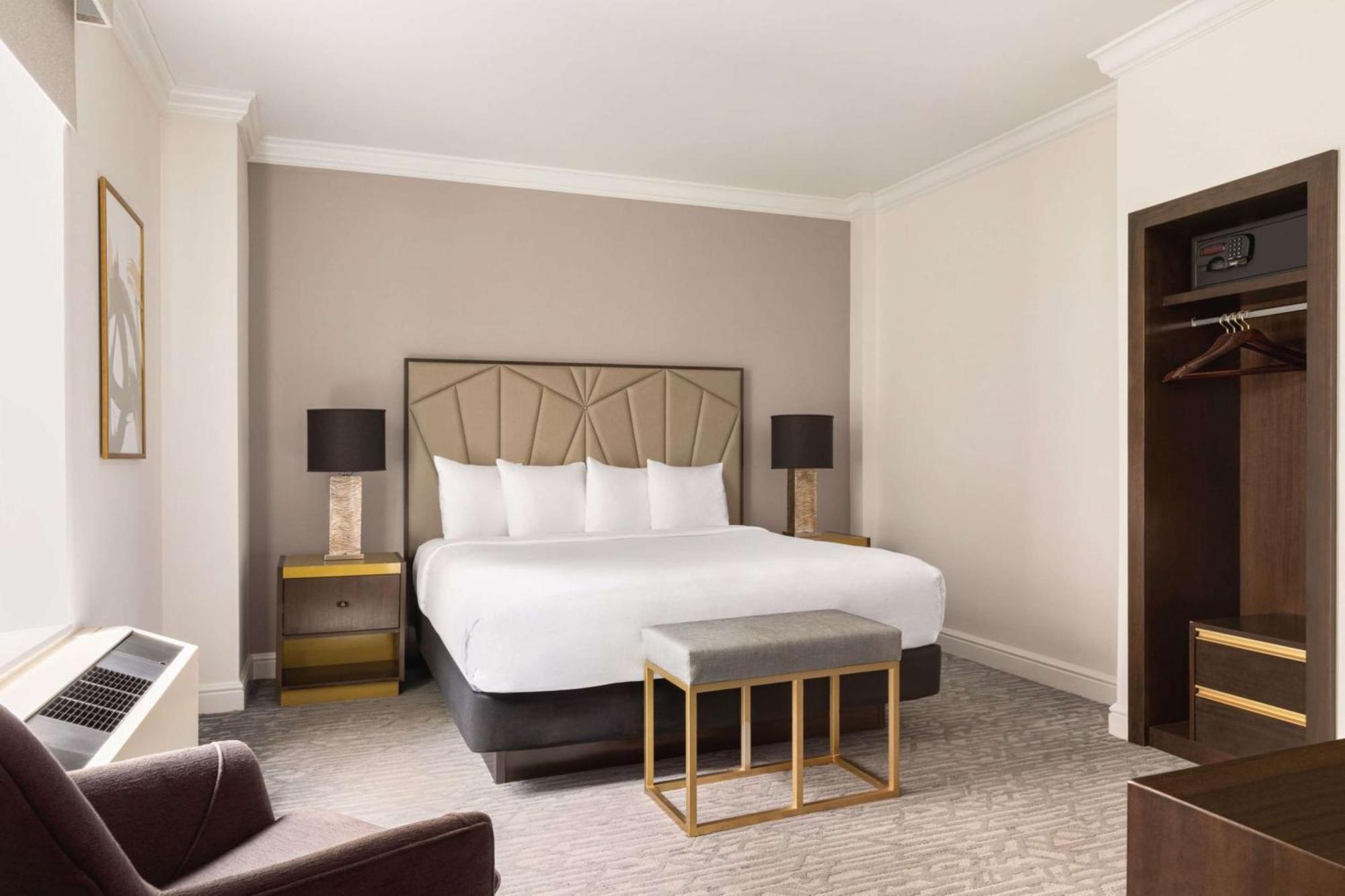 Martinique New York On Broadway, Curio Collection By Hilton Hotel Exterior photo
